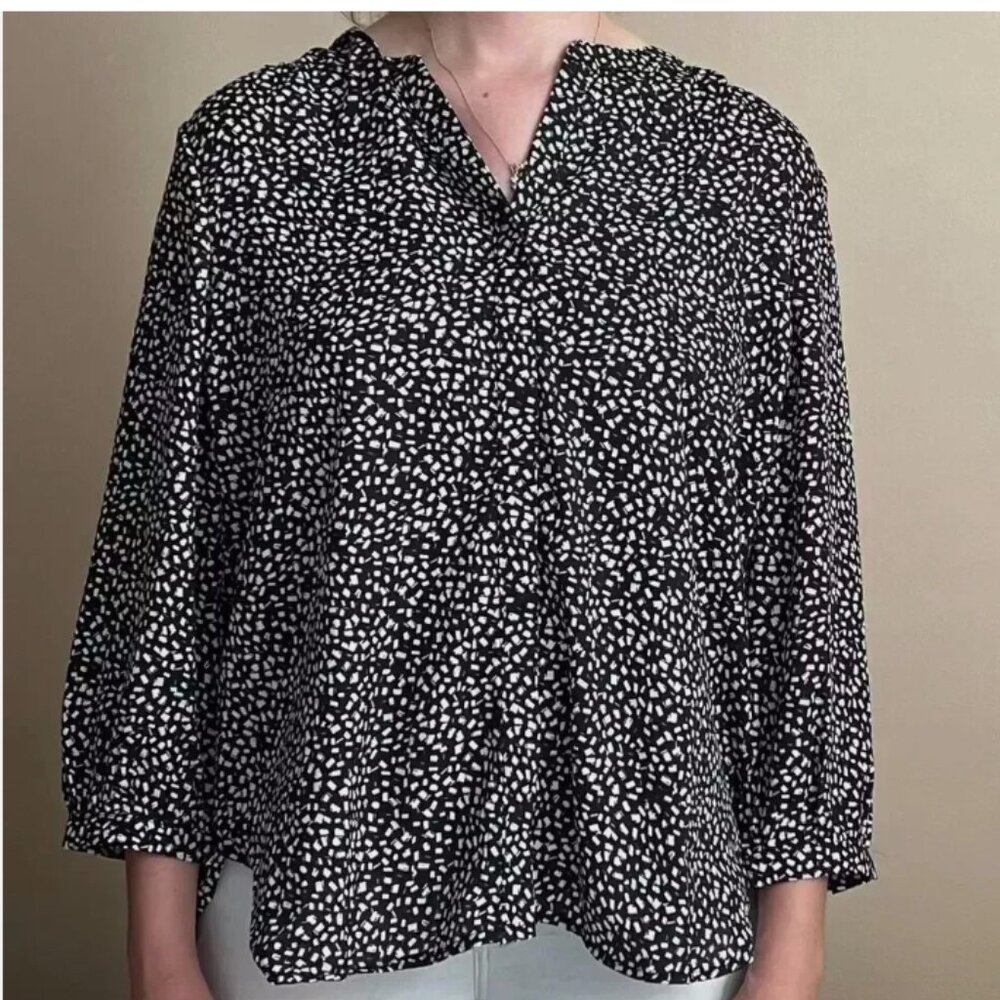 Jachs Girlfriend Women's Printed 3/4 Sleeve with Hidden Button Blouse, Black, M